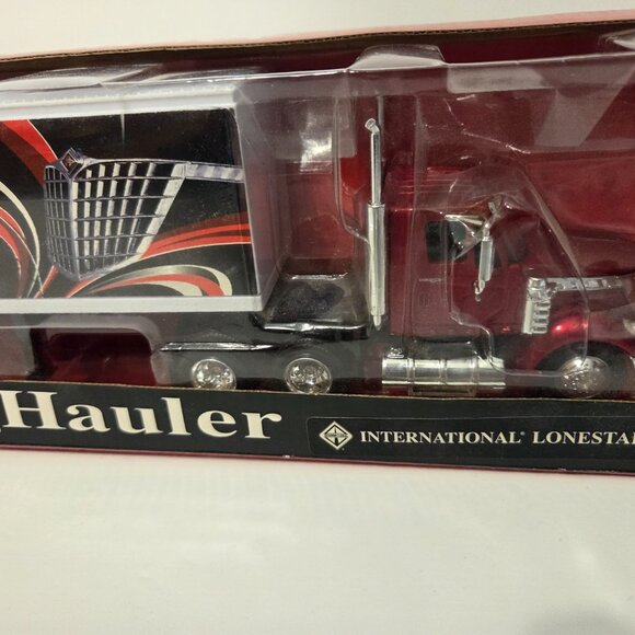 Long Haul Trucker - International Lonestar 1:43 Die-Cast Truck & Trailer - Picture 2 of 6